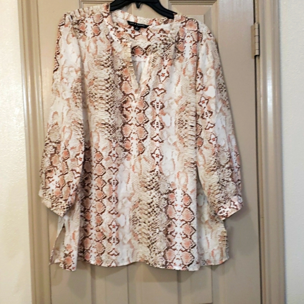 NWT - Zac & Rachel pink rattle skin V-neck blouse